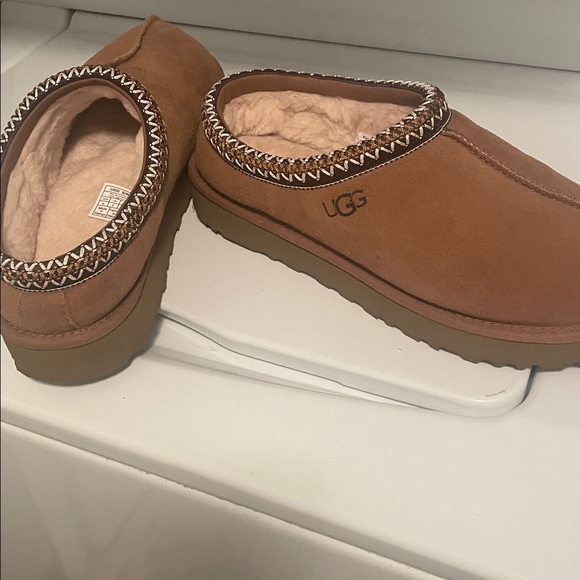 UGG Tan Slip-On Loafers Women’s Size 9 Tasman LIKE NEW - Picture 4 of 8